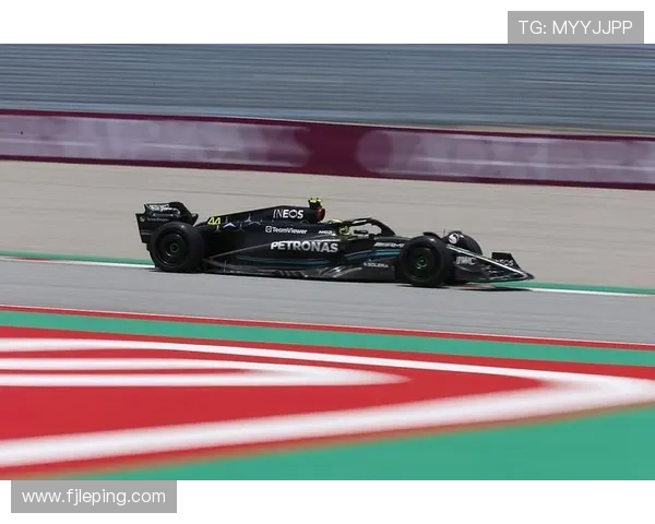 F1赛季终极对决梅赛德斯与红牛激战引发全球车迷热议