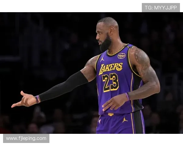 NBA最新动态：詹姆斯复出带领湖人逆袭勇士 勇士伤病影响遭遇连败