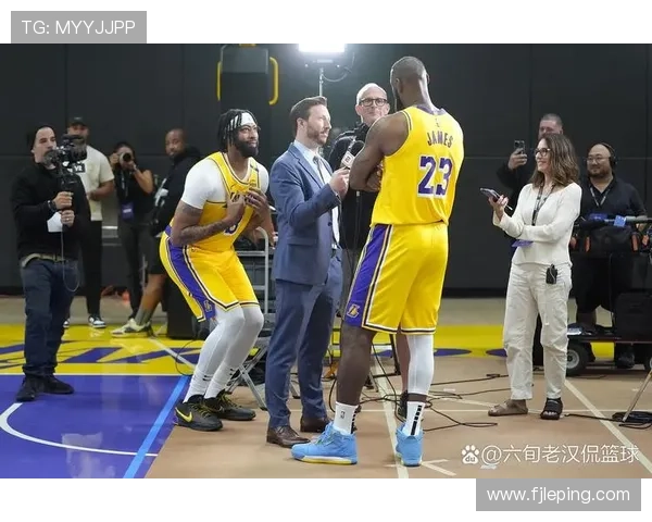 湖人队新赛季阵容曝光 詹姆斯与浓眉联手迎接挑战